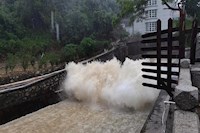 暴雨傾城，水控人冒雨排澇保暢通，守土盡責(zé)保供水安全！